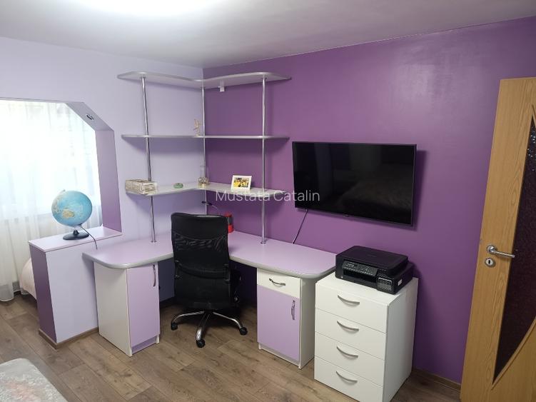 PROPRIETAR, vând apartament cu 4 camere, decomandat, et1, 2 bai, zona Lipovei  - 15