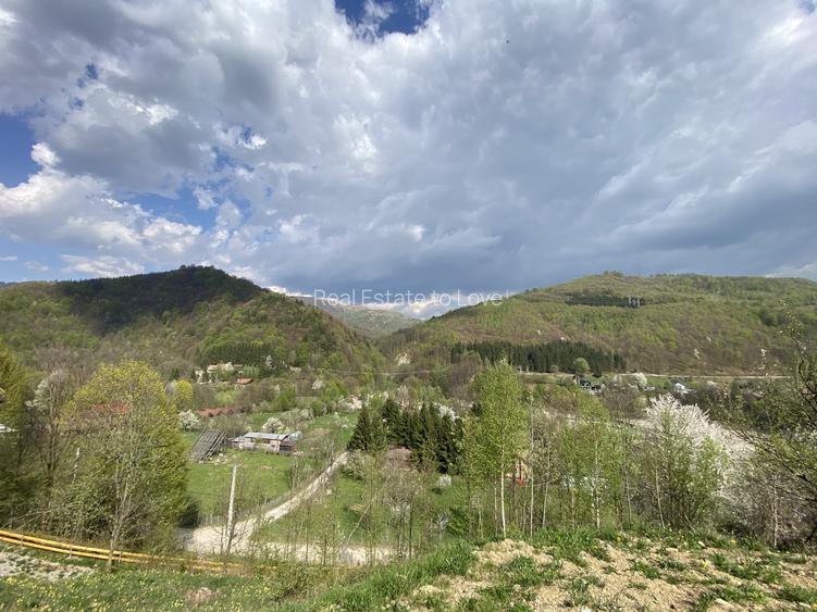Teren vedere panoramică lac Paltinu si dealuri împădurite in Valea Doftanei - 10