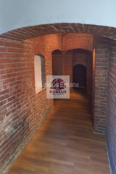 O Locație cu Istorie și Eleganță – În Centru, Pentru Afaceri Distincte - 13