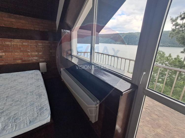 Pensiune Eselnita / 16 camere / Teren - 1448 mp / Ponton - 24