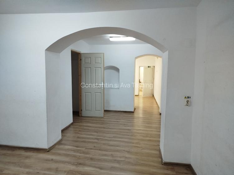 Libera spatiu mare si parcare in vila cu prestanta in locatie eleganta Pache !!! - 11