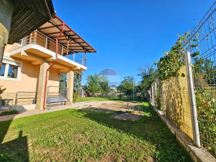 Vila tip duplex Banesti, 341 mp utili, garaj, vedere Caraiman