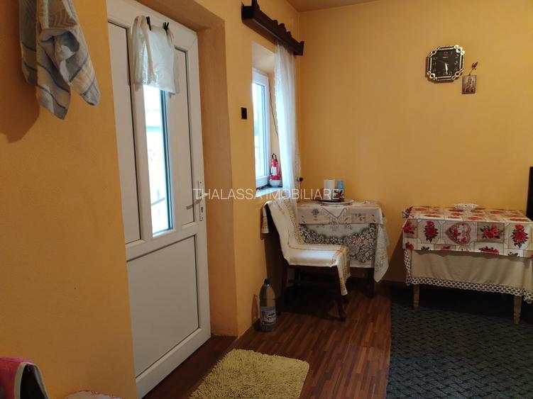 Casa cu teren -  central Segarcea - 10