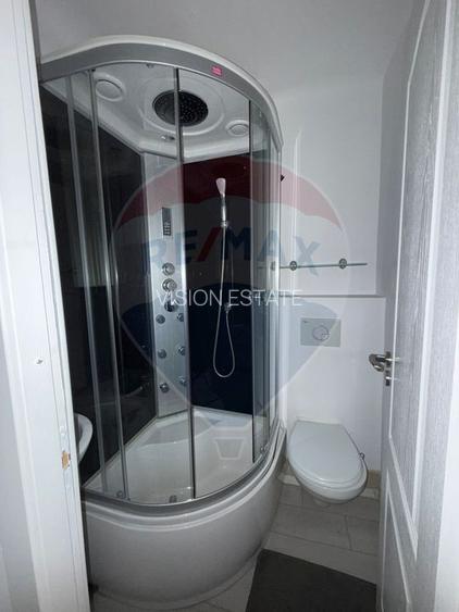 Apartament cu 4 camere de vânzare în zona 1 Mai - 11