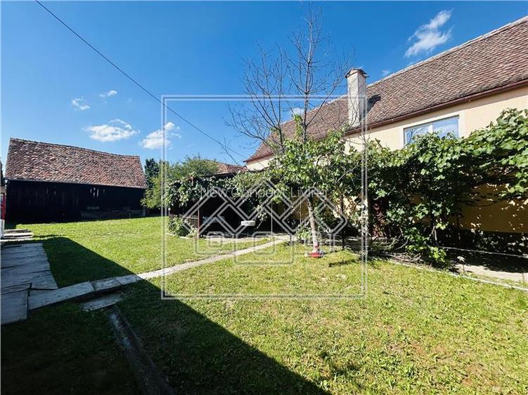 Casa la tara, teren mare, mobilata si utilata, zona foarte linistita - 9