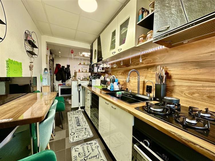 Apartament 3 camere. Arad, zona Aurel Vlaicu,  Y - ri. - 9