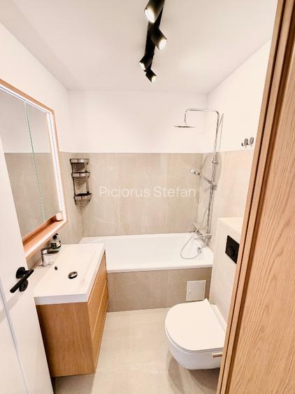 Proprietar vand apartament 3 camere + curte - 10 sec de metrou - 7