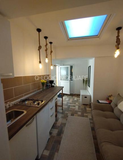 Casa libera la vanzare, renovata zona Schei - 3