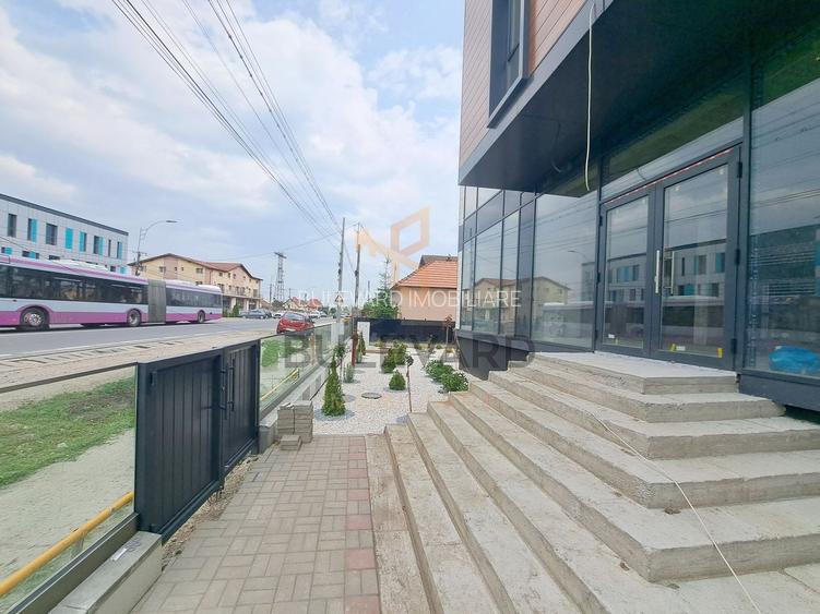 Cladire comerciala situata la drum intens circulat, 1365 mp utili + 20 parcari - 10