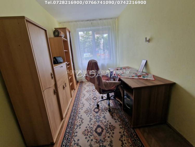 Apartament 3 camere, situat in Targu Jiu, Str. G-Ral Christian Tell - 4