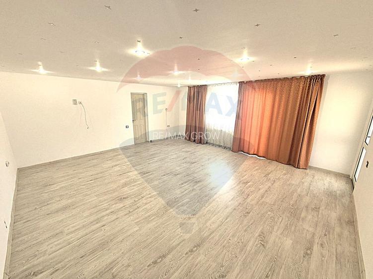 Casă / Vilă de vanzare in Serbanesti - 4