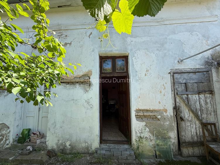 Casa veche individuala pe colt central in Periam - 5