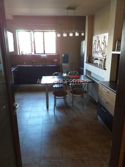 Constructie 2006, 1000mp teren, P+1+M, 480 mp utili,7 camere,5 bai,4 loc parcare - 9