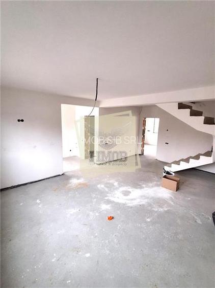 Casa tip duplex cu 4 camere 2 bai si 300 mp teren in zona Calea Cisnadiei - 3