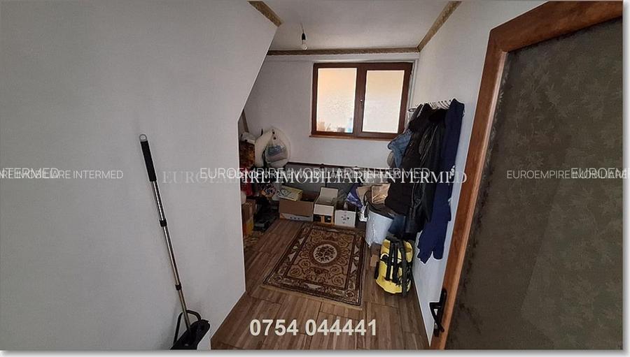 Vila+casa de vanzare zona Km 5 - 16