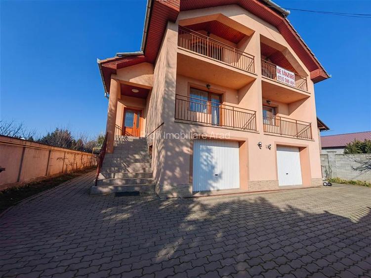 Casa mare cu etaj si 12 camere la principala in Fantanele - 12