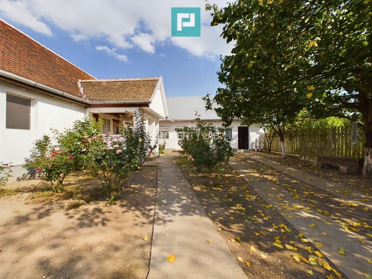 Casă cu teren 2877 mp, orașul Ineu - 2