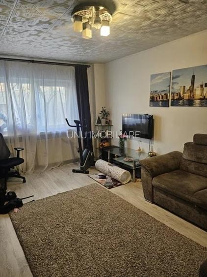 3 Camere Decomandat 67mp mobilat boxa si loc parcare zona Cug - 2