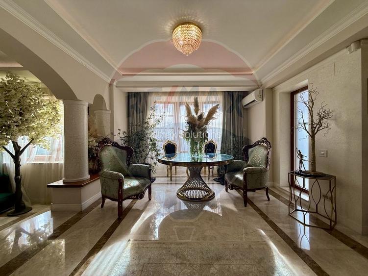 Vilă de lux cu piscină și grădină privată – reședință neoclasică - 9