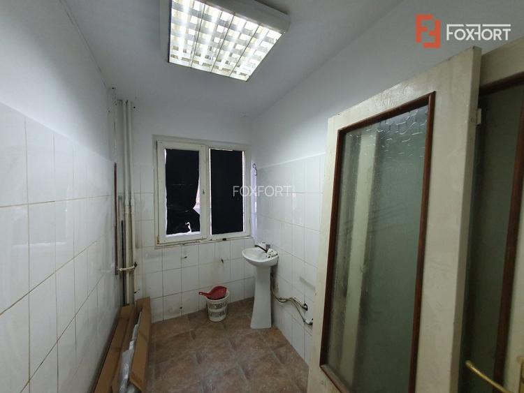 Spatiu comercial cu 2 camere de inchiriat - zona Piata Doina - 12
