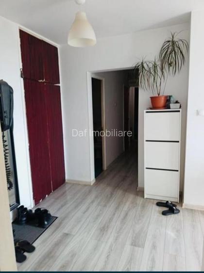 110000euro-Obor-3camere-70mp -bloc 1980 - 7