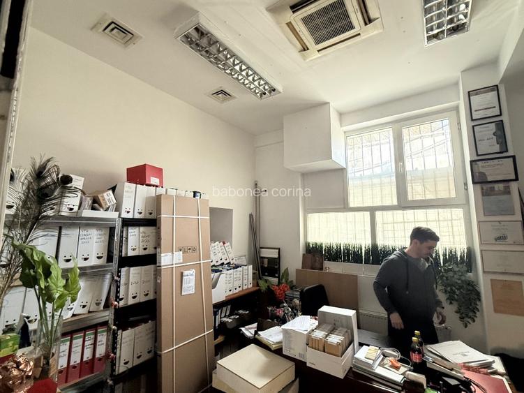 Spațiu central vitrina 16 metri pretabil cabinet , clinica, Market  - 7