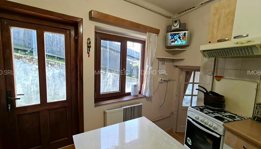 Refugiu cu suflet în inima Scheiului – casă  singur  curte și farmec autentic - 12