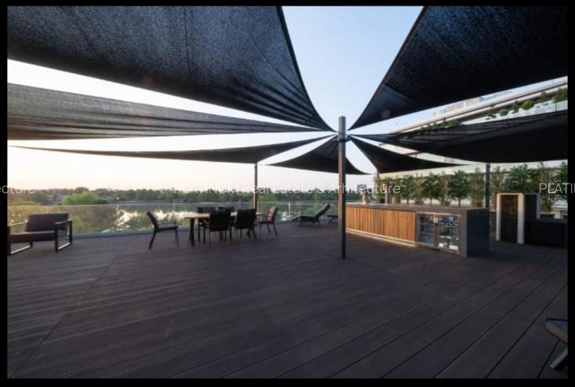 Luxury Lakeside Living: Turnkey villa with Outdoor Pool and Stunning View  - 16