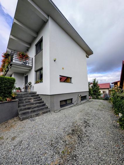 Casă individuala cu 4 camere, teren 450 mp și foișor în Florești