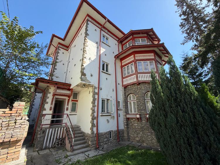 Vilă istorică de vânzare Castel Aura Buzescu Bușteni str. Victoriei nr. 11