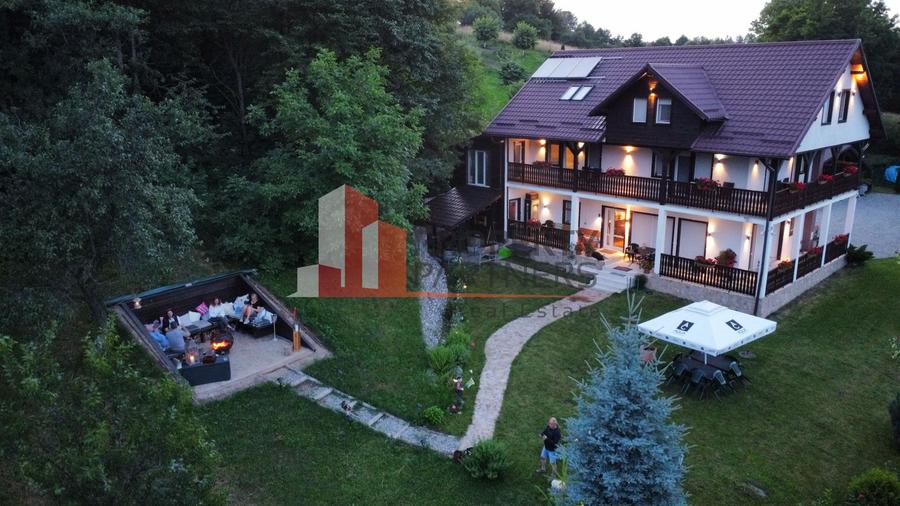 Vilă 340 mp Bran | Teren 5500 mp | 6 dormitoare cu băi proprii