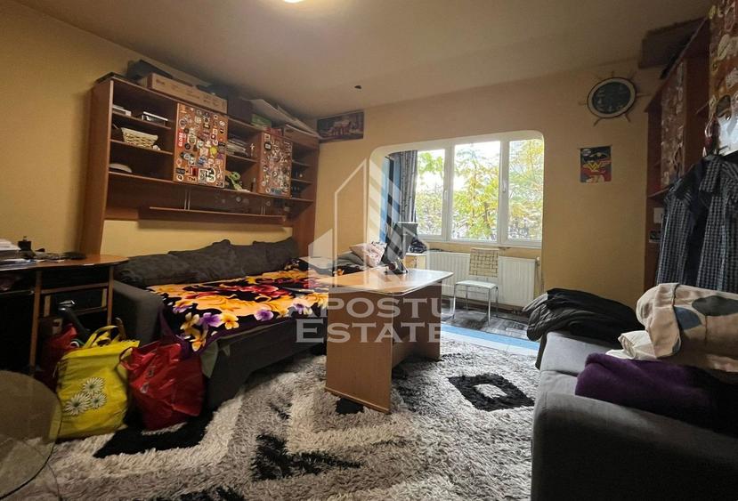 Apartament cu 3 camere, 2 bai, 2 balcoane, zona Vladeasa