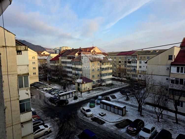 Apartament cu 2 camere de vânzare în zona 1 Mai - 19