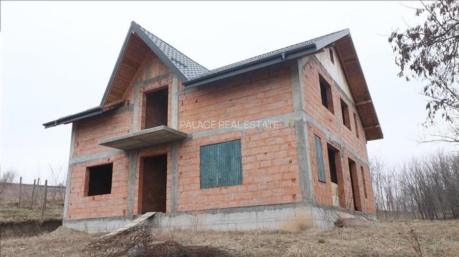 Casa cu 8 camere, 900 mp teren, la rosu in Rediu - 2