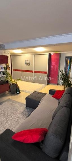 Vând apartament cu 3 camere  - 2