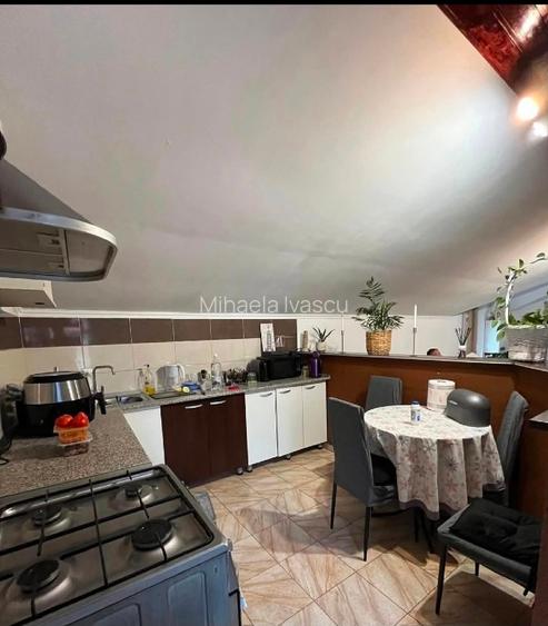  Apartament  4 camere +curte+loc de parcare - 2