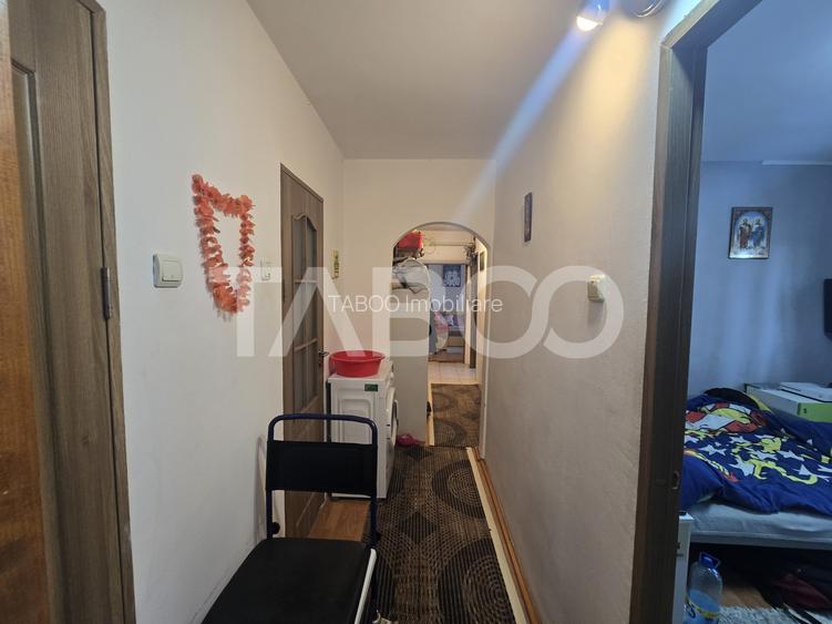 Apartament 3 camere 2 bai 64 mpu bloc cu lift in zona Vasile Aaron - 8