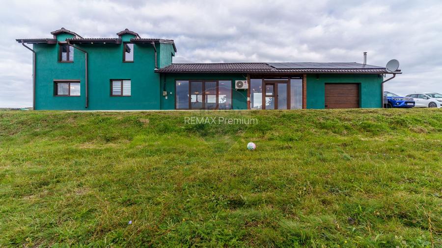 Teren 9.4 ha extravilan + casa 230 mp, COMISION 0% - 3