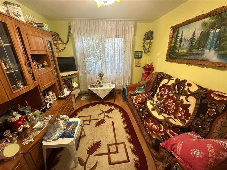 Ap 3 cam, Sud scoala nr 8, 50mp utili, et 1/4, CT - 2