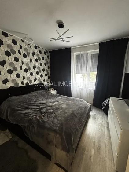 Vanzare Apartament 3 camere Decomandat Renovat Drumul Tabere - 3