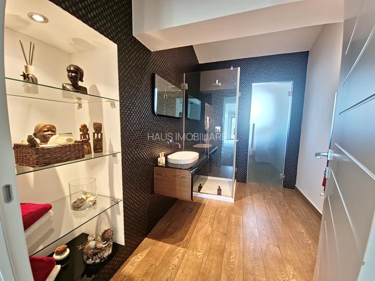 Vila deosebita  la un pas de mare mobilata si utilata - 44