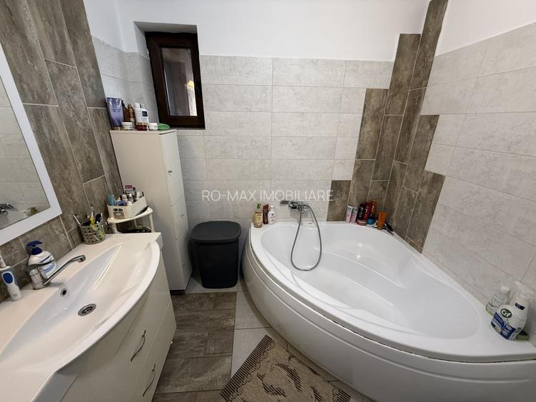 Casă înșiruită complet mobilată + curte+ 2 parcari în complex inchis! - 11