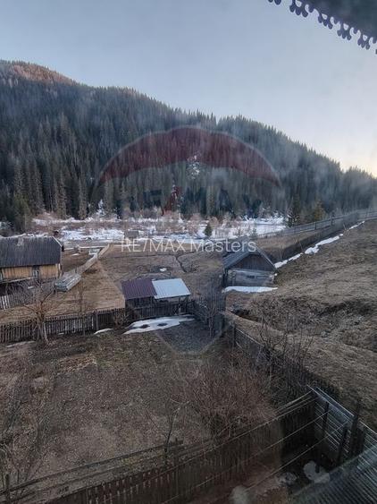 Case cu 7 camere de vânzare în comuna Panaci, sat Drăgoiasa. - 19