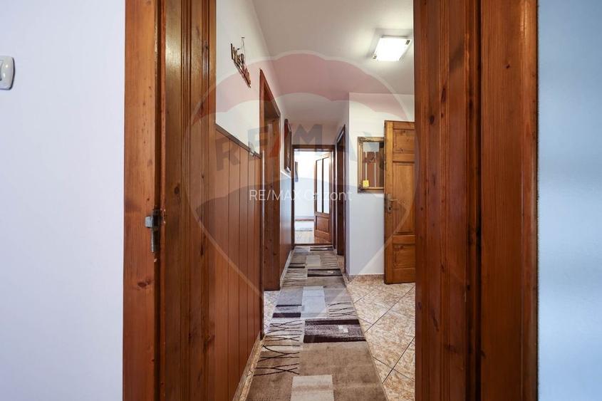 Vilă cu 8 camere de vânzare si spatiu comercial - 39