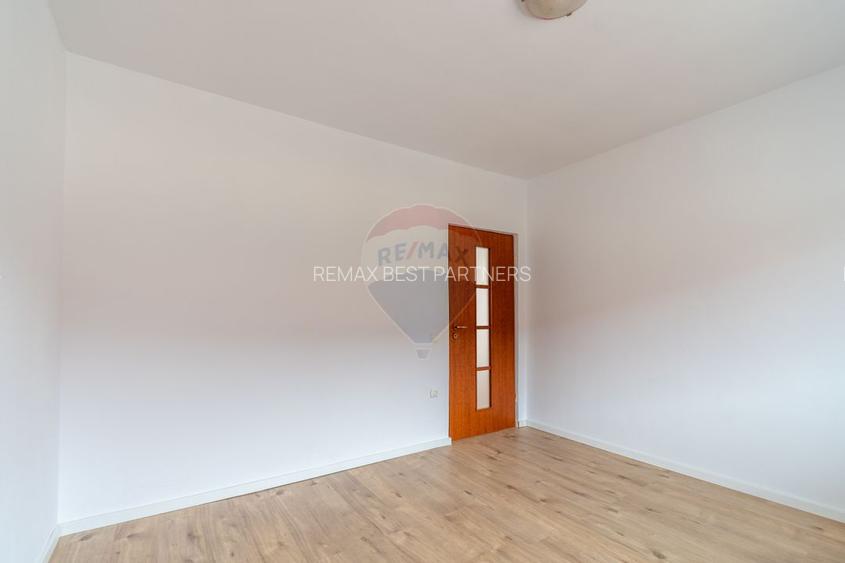 Apartament renovat cu 2 camere + loc de parcare de vanzare Floresti - 4