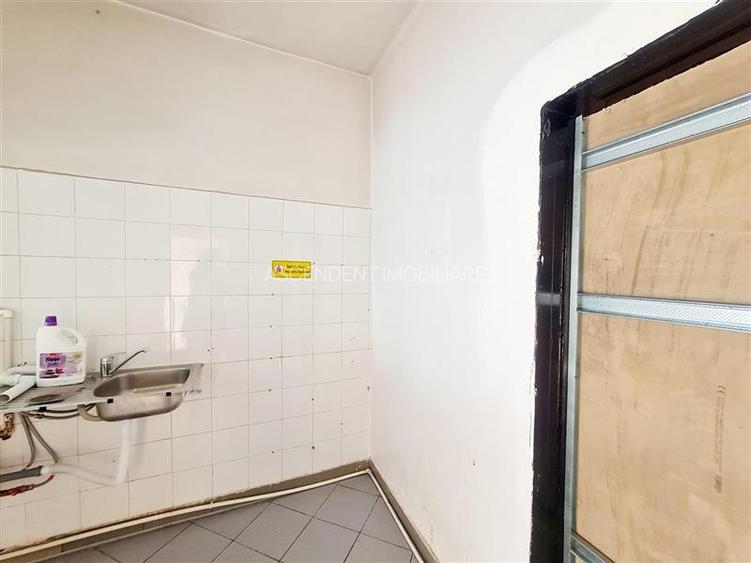 Spatiu pretabil activitati:birouri/ateliere copii/etc. acces stradal,curte propr - 6