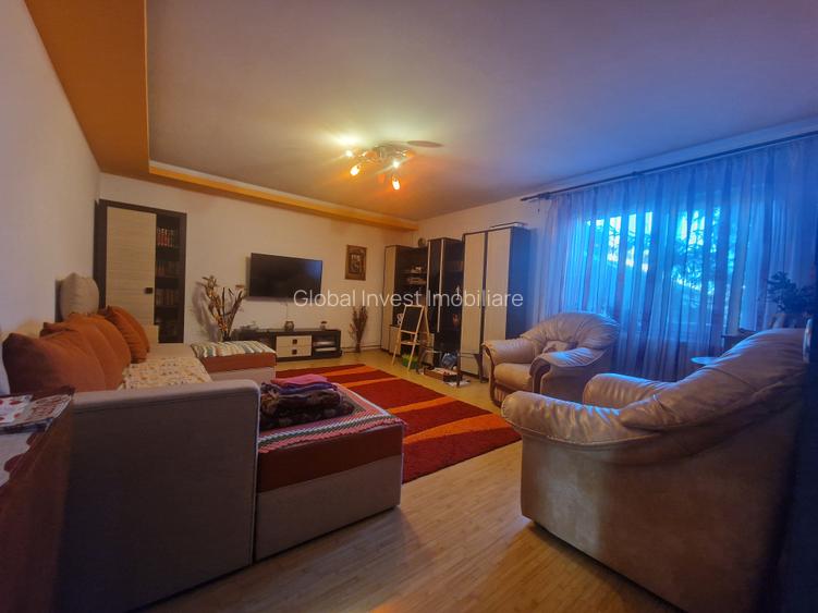 Lumina- Casa P+M, 5 Camere+ 1 Spatiu Comercial, teren 425mp - 120.000euro - 5