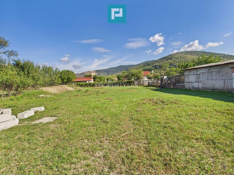 Casă cu panoramă spre dealurile Șiriei - 12