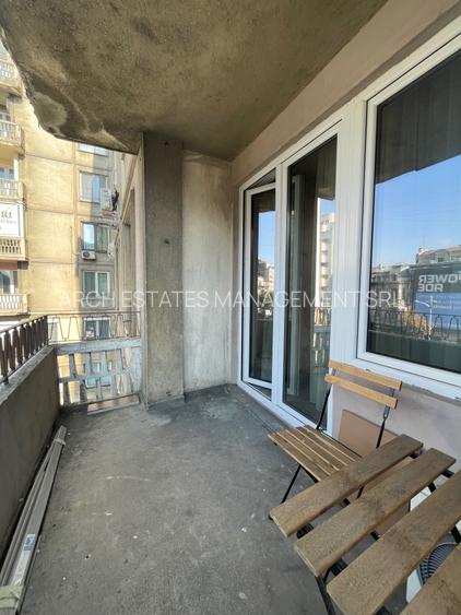 Piata Romana, Coloane, Metrou - 15