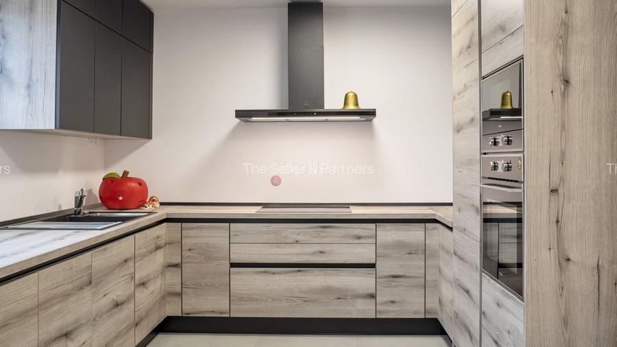 Priveliste frumoasa catre Masivul Postavarul - 9